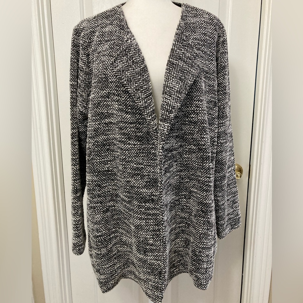 NWT Karen Kane Black and White Knit Cardigan